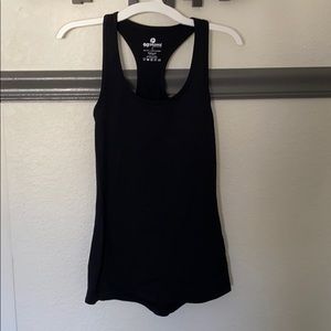 Black fitted workout tank